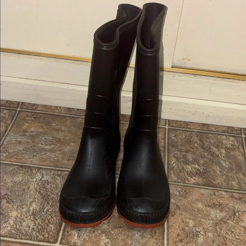 Boys Black Rubber Rain Boots with Brown Soles 2